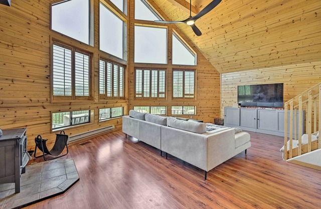 Chalet-Style Pine Cabin w/Wraparound Deck & Views