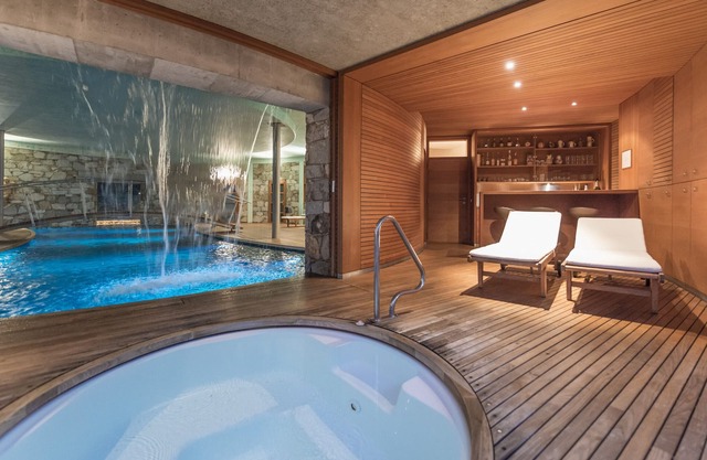 Chalet 'Turm' with Mountain View, Private Terrace, swimming pool and sauna
