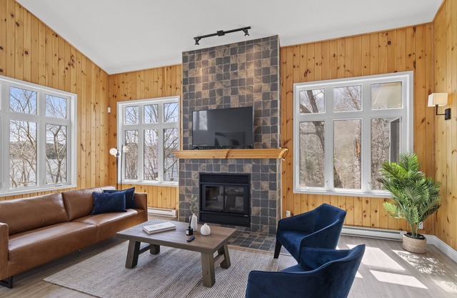 Chalet Vert - Waterfront Retreat