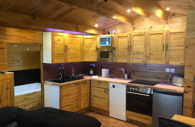 Chalet VIP mit Privatem Jacuzzi und Garten