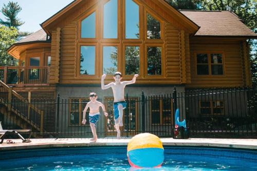 Chalet White Wolf SPA at Fiddler's Lake