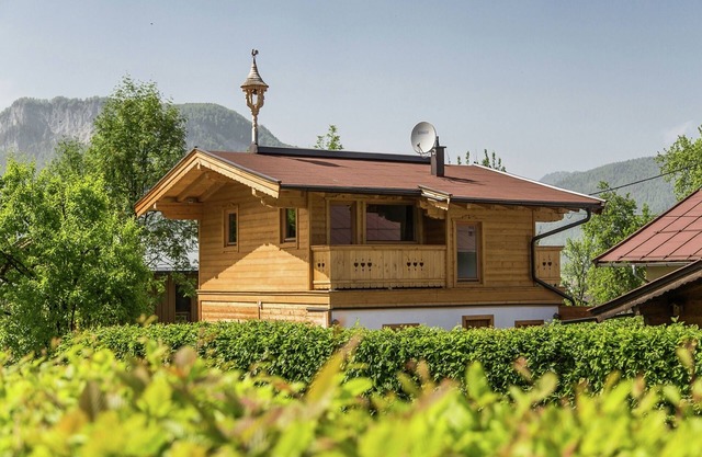 Chalet with ski-in & ski-out location & terrace