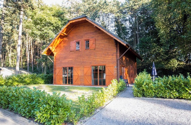 Chalet with 2 bedrooms and a terrace with garden furniture