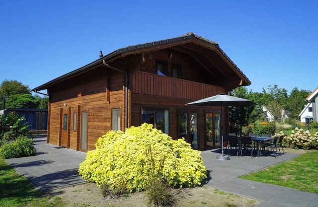 Chalet with 3 bedrooms and a terrace with garden furniture
