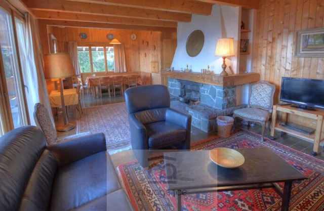 Chalet with : Ground floor : 1 bedroom with 1 bunk beds + washbasin, 2 bedrooms with 1 bunk beds ea