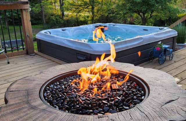CHALET WITH HOT TUB IN THE BLUE MOUNTAINS!!!