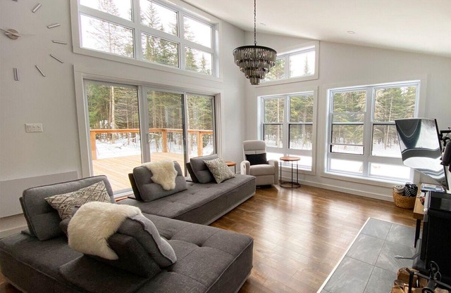 Chalet with Hot-tub, 15 min. of Mont-Tremblant (St-Jovite)