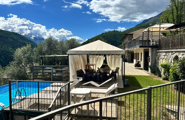 CHALET WITH SWIMMING-POOL SURROUNDED BY VINEYARDS