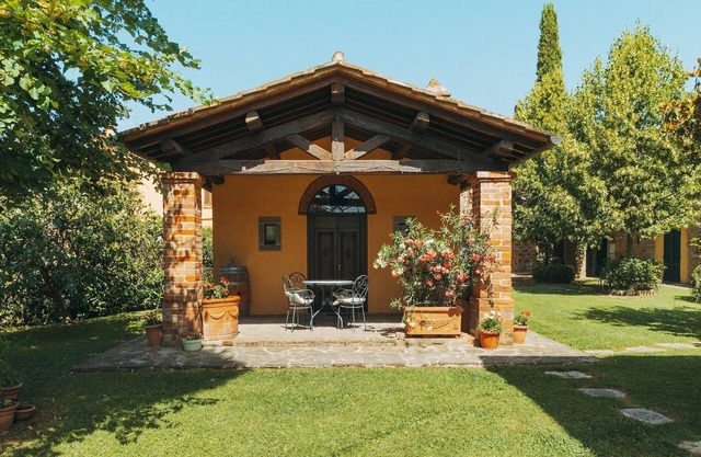 Chalet with swimming pool in Cortona