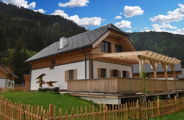 Chalet with terrace, sauna and outdoor spa