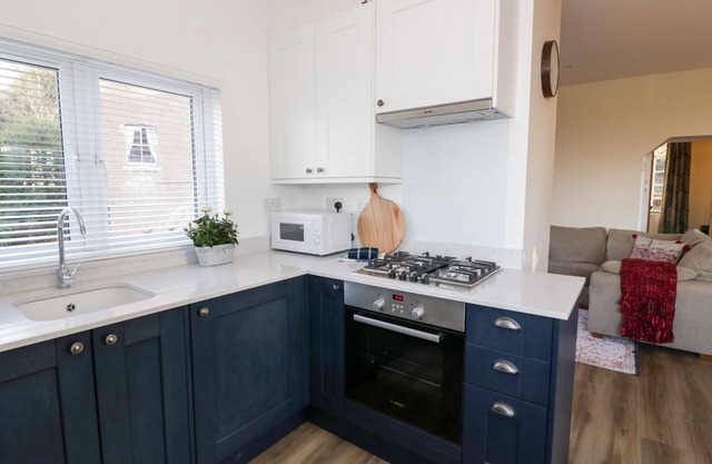 CHALK COTTAGE, pet friendly, luxury holiday cottage in Upper Colwall
