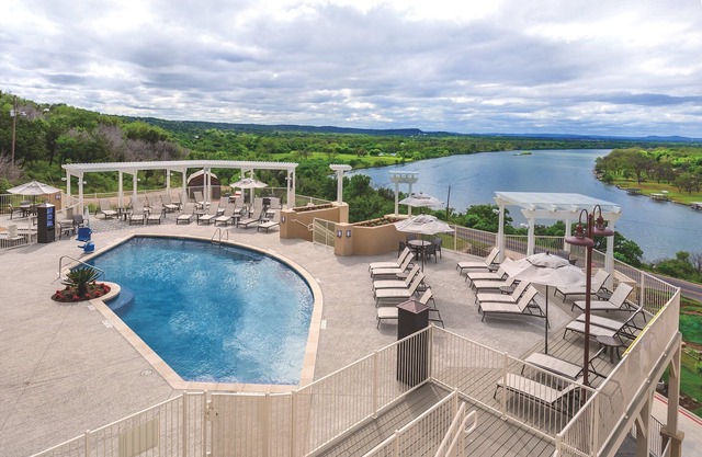 Challenging golf courses and tasteful wineries!