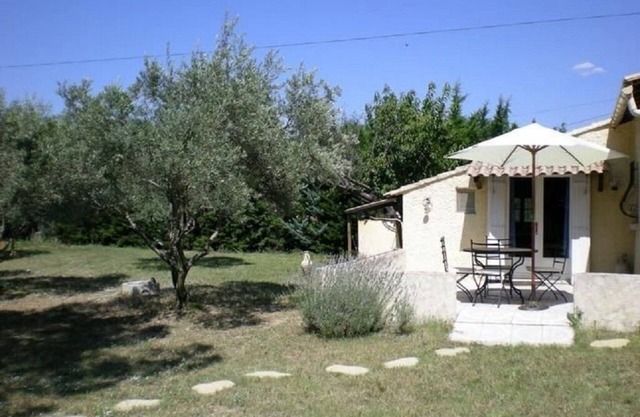 CHAMBRE D'HOTES IN THE OLIVE GARDEN AT THE FOOT OF MONT VENTOUX
