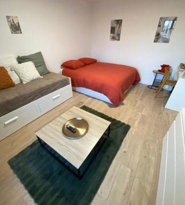 Chambre familiale indépendante avec salle de bain privée
