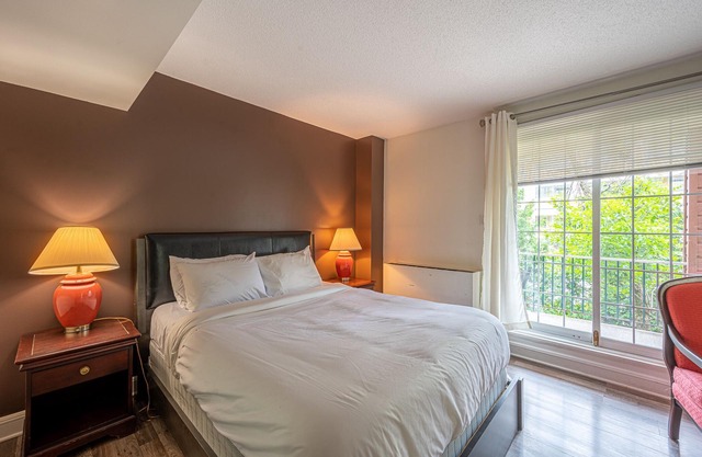 Chambre lit Queen avec balcon (25)