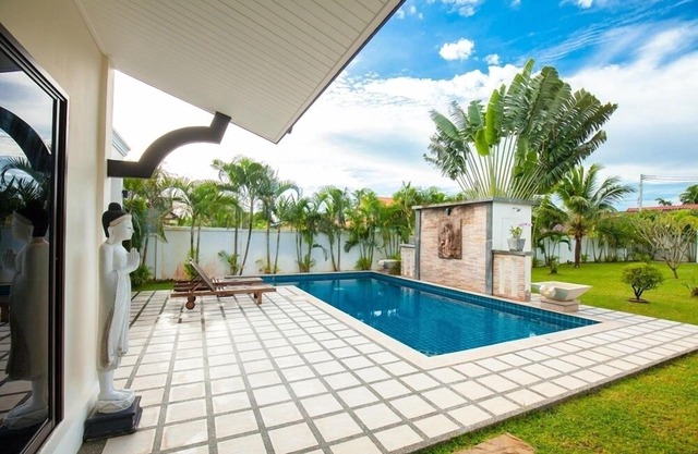Champagne large garden pool villa 3BR