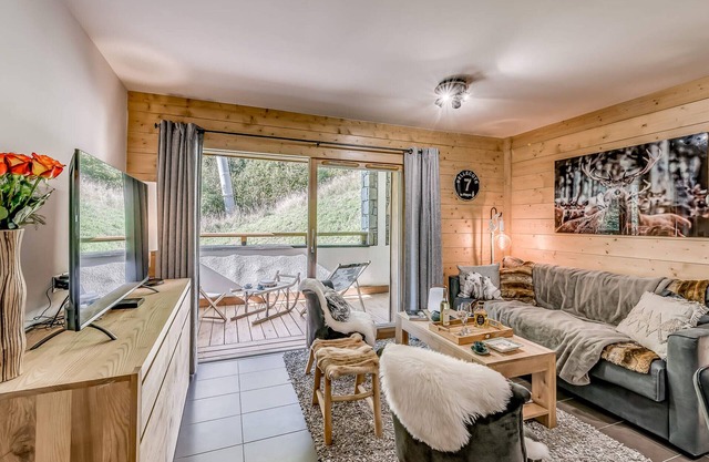 Champagny-en-Vanoise: 2BR Apt, 2 Baths, 6 Guests, Balcony, WIFI