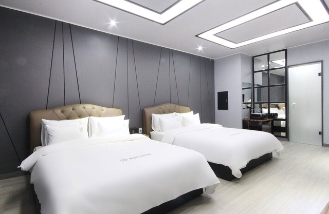 Changyeong Namji Heitz Hotel