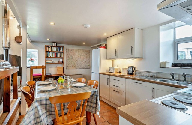 Chapel House - Two Bedroom House, Sleeps 4