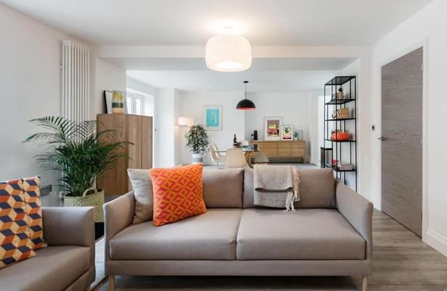 Chapel View - Huge Apartment near the Beach with Gated Parking