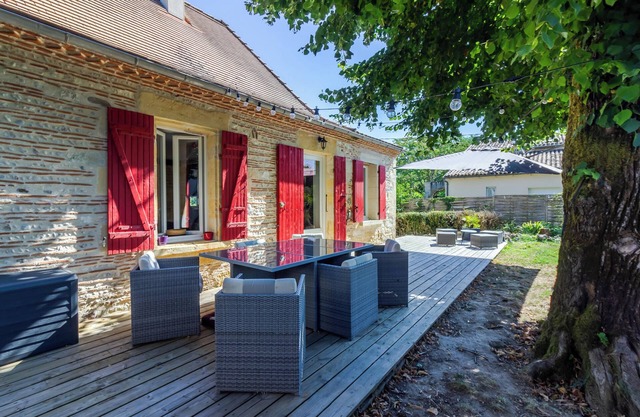 Characterful House with Garden, Stunning View of the Dordogne
