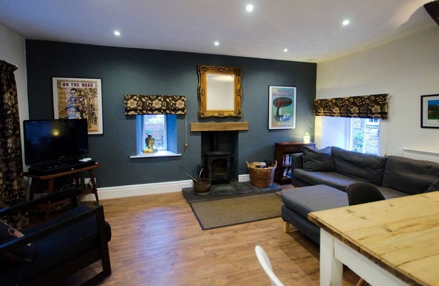 Character Converted Barn - Central/WiFi/Woodburner/Parking/Dog Friendly