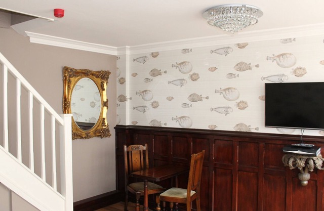 Character cottage in the heart of town