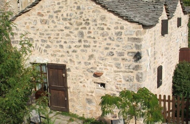 Characterful Cottage, exceptional view on Dourbie Valley, near Millau Viaduct