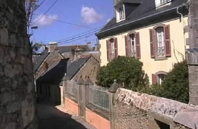 Character house in the heart of the village