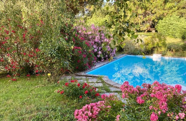 Character house with swimming pool in the heart of the Bastides region