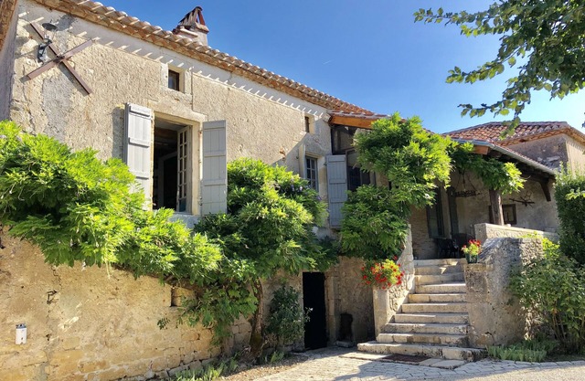 Character stone Lot house with swimming pool.