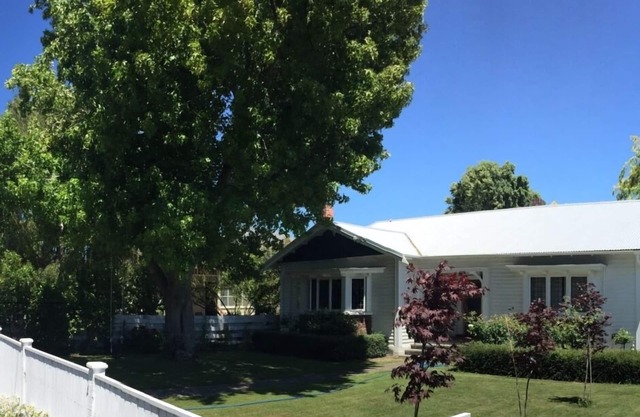 Character Villa in the heart of Blenheim