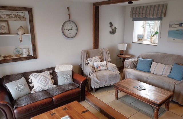 Characterful cottage, wonderful sea & countryside views, pet friendly