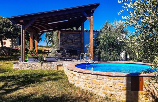 Characteristic small stone house ideal for couples for a romantic holiday. Air conditioning, Wi-Fi a