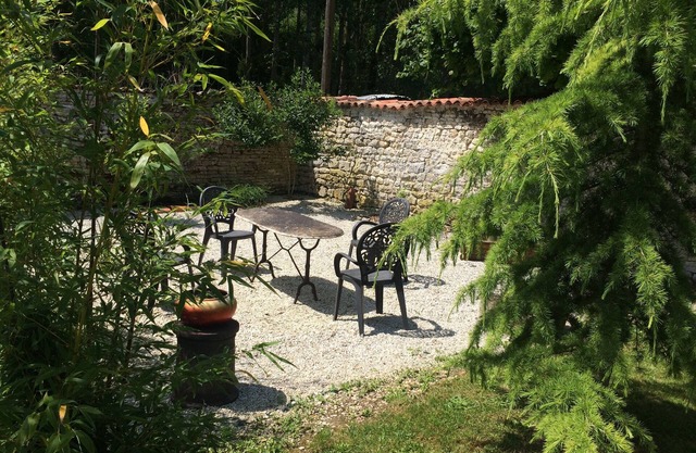 Charentaise house, hamlet of Moulin de la Laigne