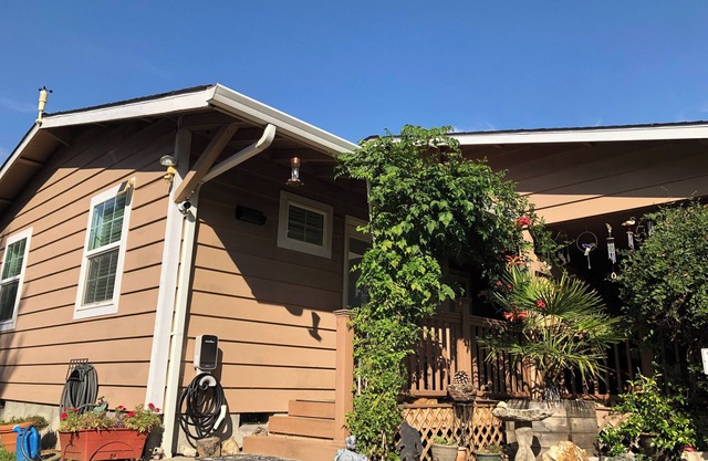 Charleen's Cottage~Couple Perfect!Great Location! A Gem!