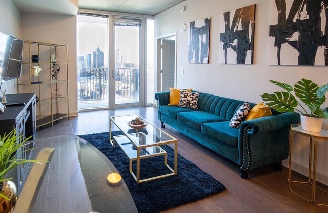 Charlotte Luxury Highrise W/ View’s