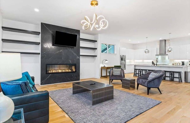 Charlotte's Modern Luxe Home - Your Stylish Haven