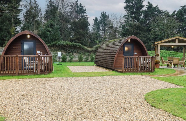 CHARLOTTES, romantic, with a garden in Holbeach