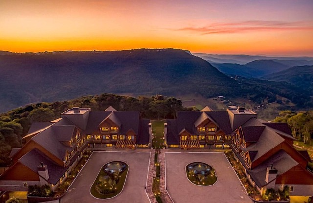 Charming hotel with fitness room and AC in delightful Jardim Bela Vista Gramado