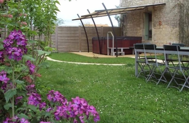 Charming Renovated House with Garden, Spa & Baby Gear, Near Park & Bakery