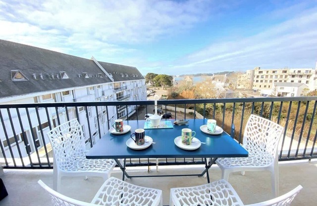 Charmand Duplex, sea view 50 meters from the beach