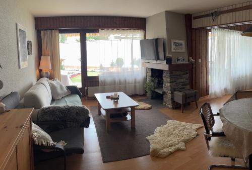 Charmant appartement, hyper central, à 2 min de tout, énorme terrasse privée et parking couvert