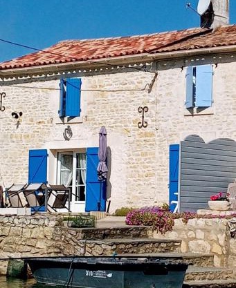 - Charmant Gîte au Calme - "La Maison de La Taillée aux Volets Bleus" - Bord de Rivière - Pêche - Marais Poitevin - Vendée