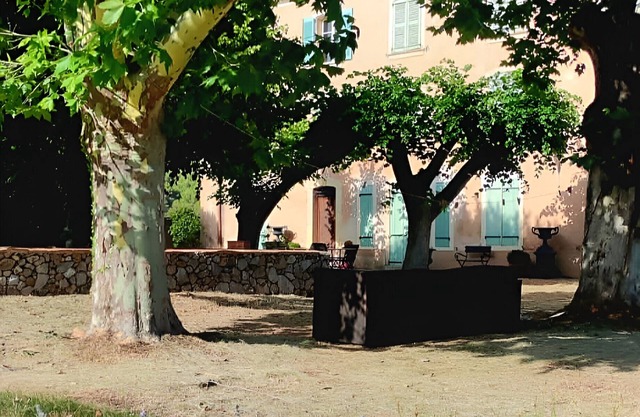 Charmant gite provençal indépendant avec piscine privée & grand parc