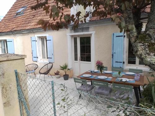 Charmante Maison 3 Chambres avec Jardin, Terrasse et Piscine aux Portes de Périgord - FR-1-616-285