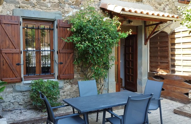 Charmante Maison en Pierres Dans Village, 200m du Canal du Midi. 30 mn Plages