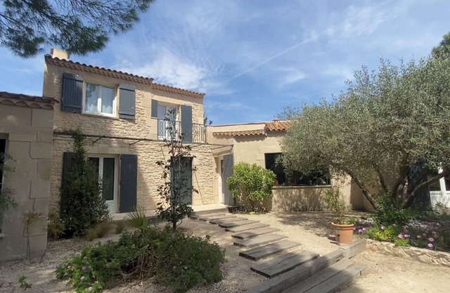 Charmante Villa Avec Extérieurs et Piscine