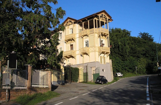 CHARME AND RELAX HISTORIC HOUSE ON THE HILL