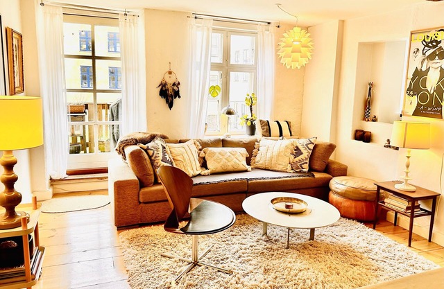Charme,quiet & safe w private balcony in the❤️of Copenhagen most central location
